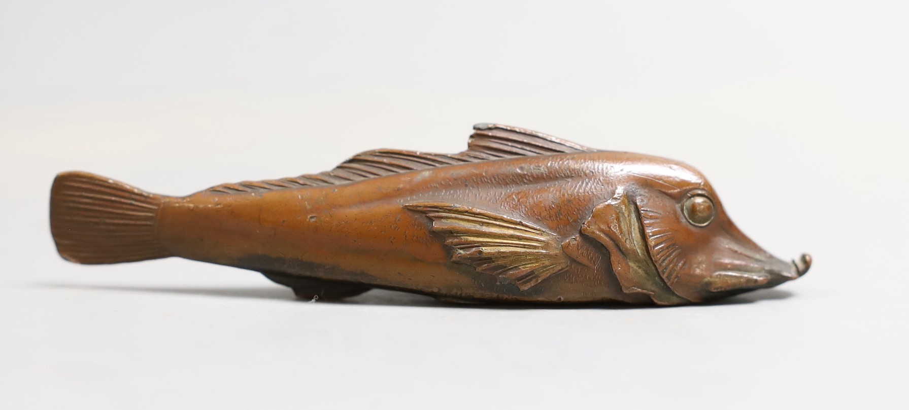A Japanese bronze model of a gurnard fish, 10cm